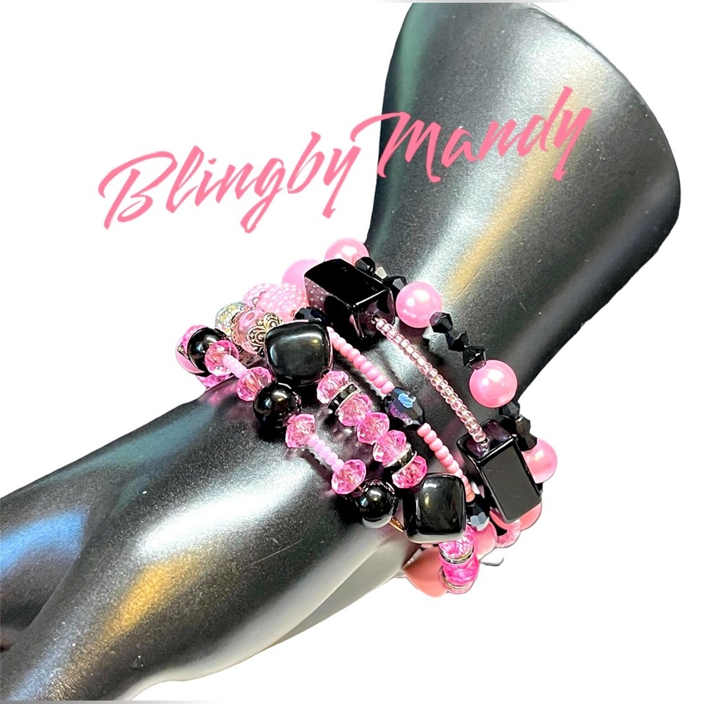 👑Coiled memory bracelet with gorgeous  pink and black theme